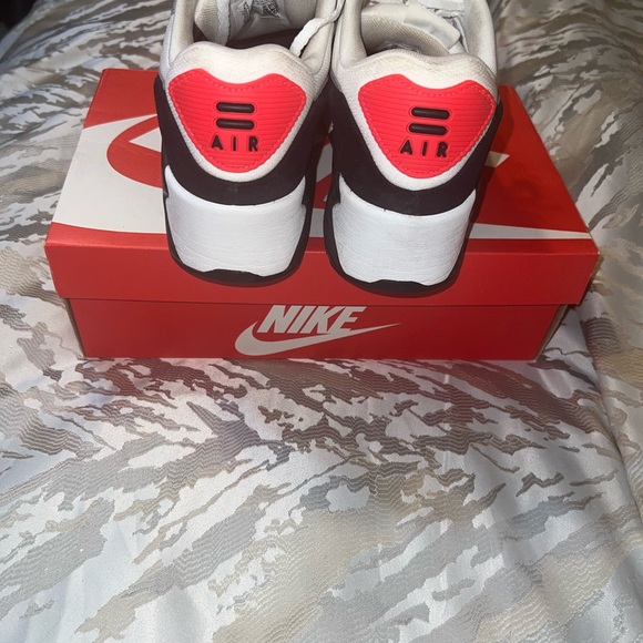 Nike Air Max 90 - White, Black, Red - Picture 3 of 7
